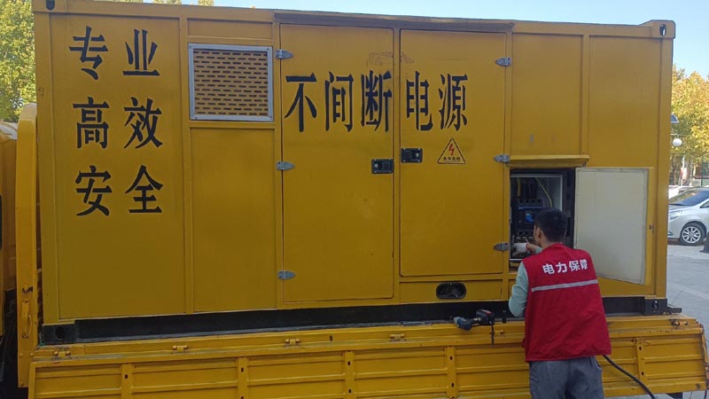 澄海柴油发电机组和UPS电源配合使用时，如何避免切换过程中的电力中断？